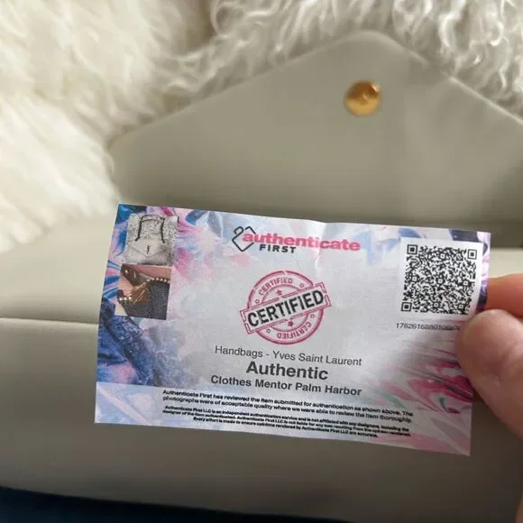 Yves Saint Laurent White Leather Chain Bag - Picture 9 of 10